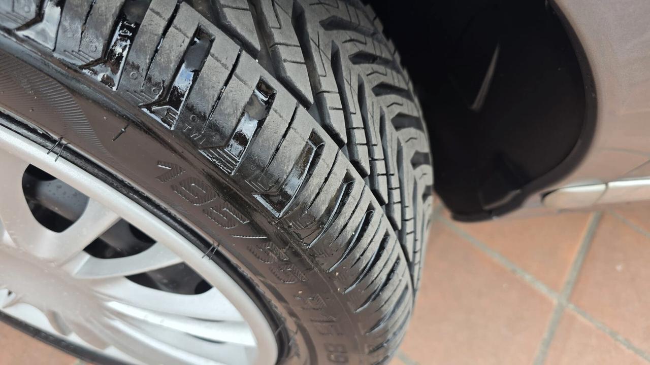 Lancia Ypsilon 1.3 MJT 75 CV Argento