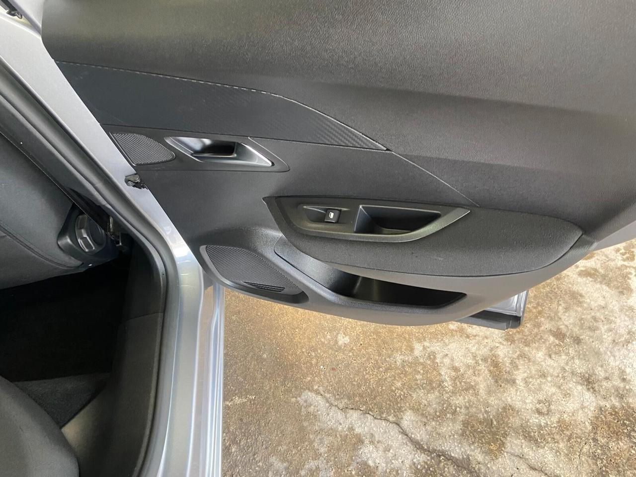 Peugeot 2008 PureTech 130 S&S EAT8 Active Pack