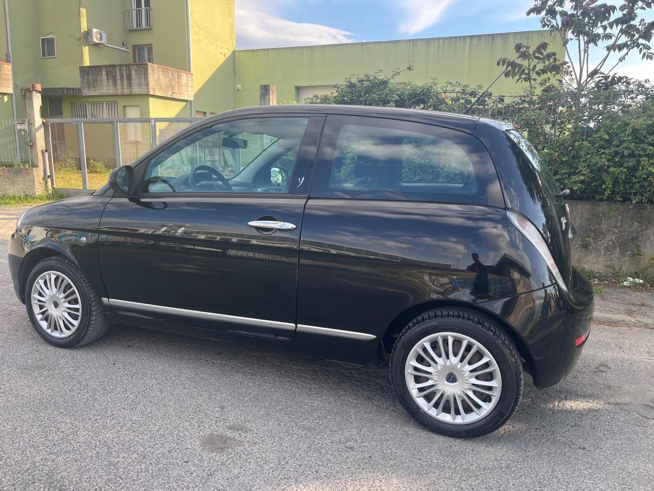 Lancia Ypsilon 1.2 69 CV Platinum 200.000 KM