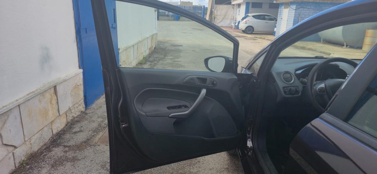 Ford Fiesta 1.4 5 porte Bz.- GPL Titanium
