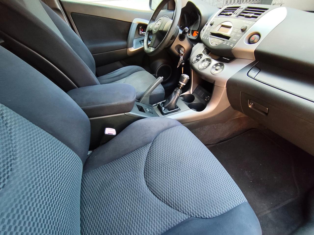 Toyota RAV 4 2.2 136 CV 2006