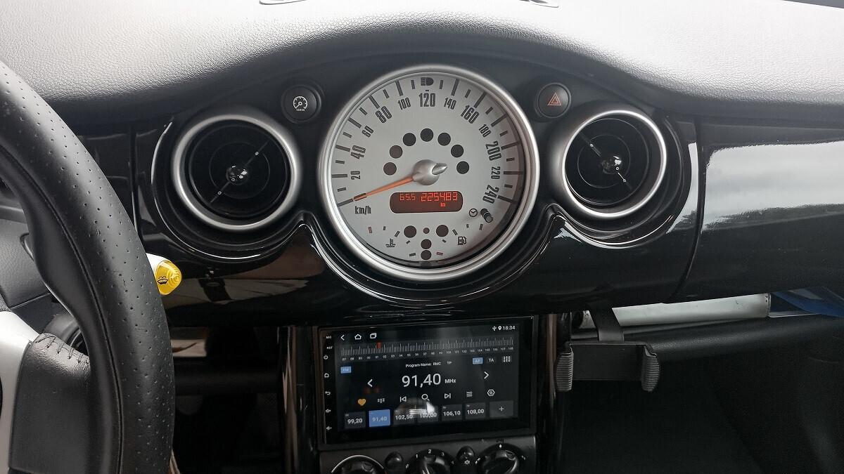Mini Cooper 1.4 d -