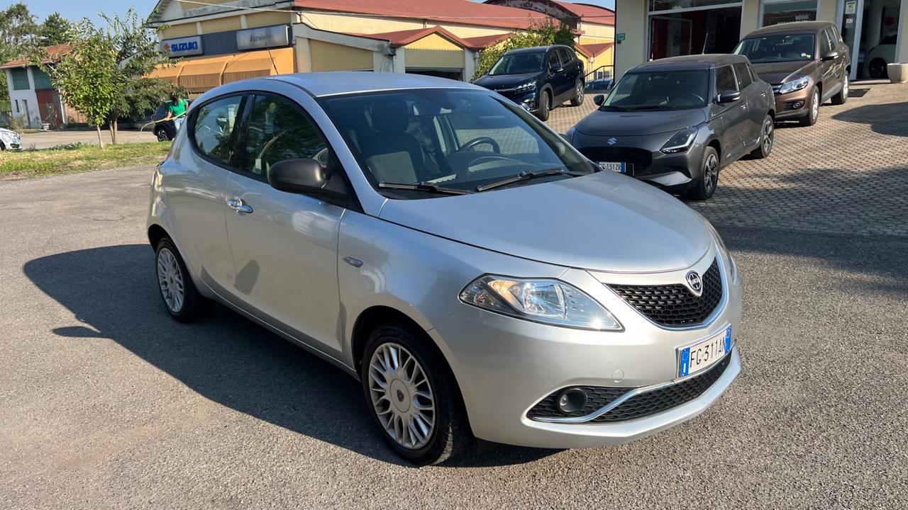 Lancia Ypsilon 1.2 69 CV 5 porte Silver
