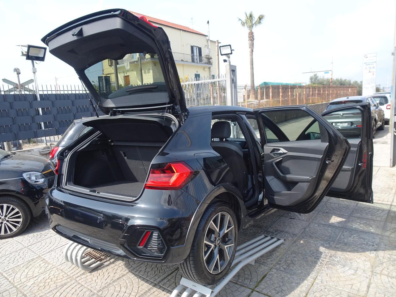 Audi A1 Allstreet 35 TFSI Identity Contrast