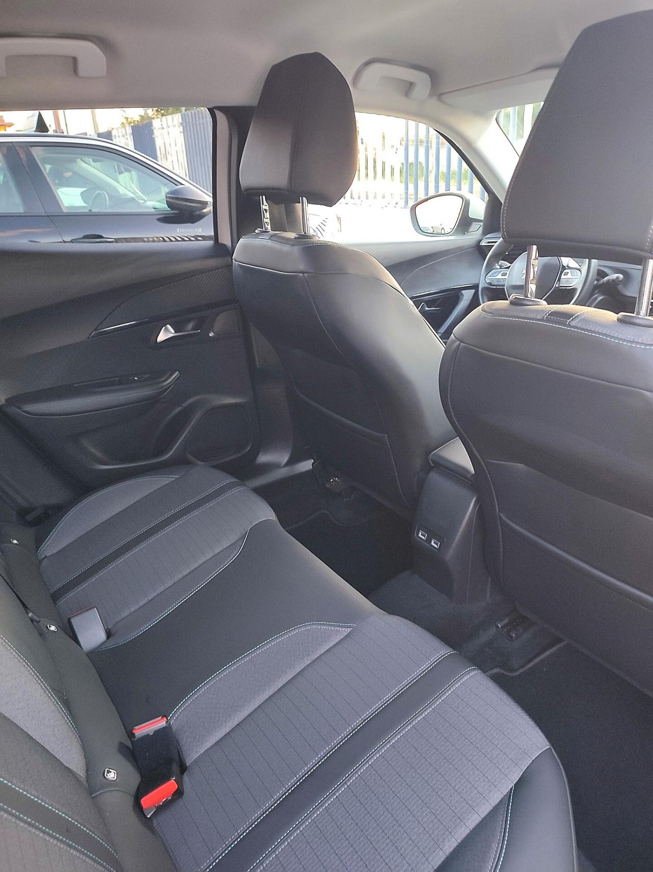 Peugeot 2008 1.2 bz Allure con 25.000 chilometri