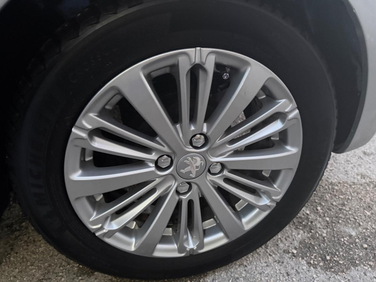 Peugeot 208 BlueHDi 75 5 porte Allure