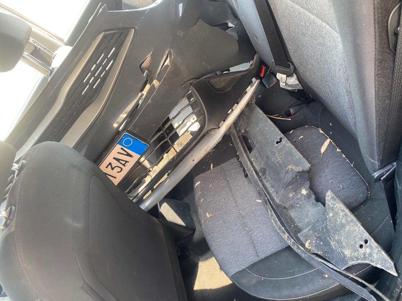 Kia Stonic 1.2 DPI Urban incidentata