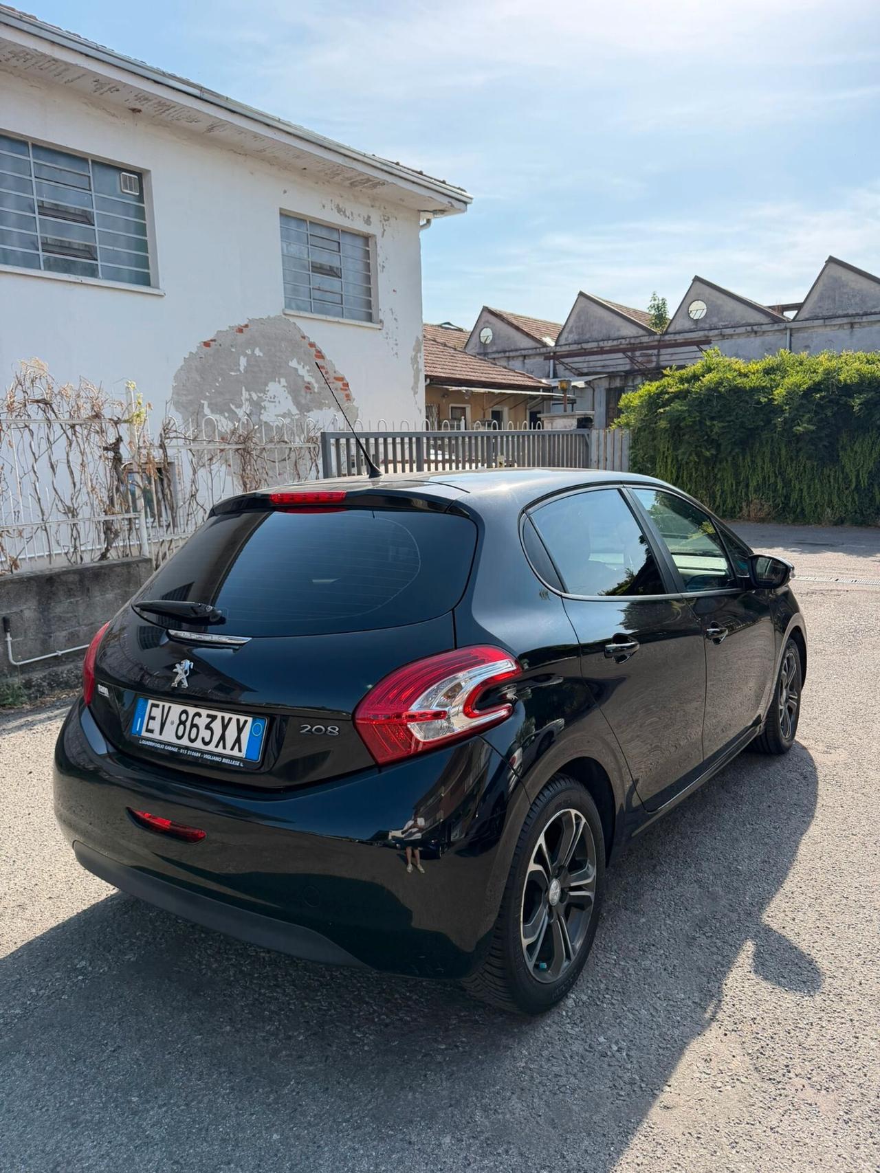 Peugeot 208 1.4 HDi 68 CV 5 porte Active Neopatentati