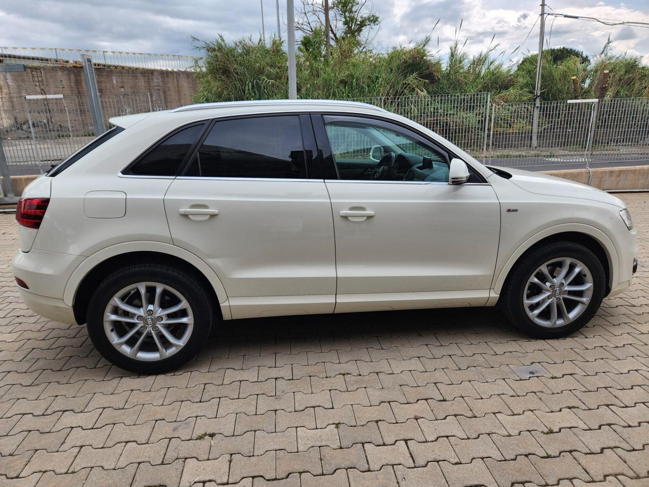 Audi Q3 AUDI Q3 2.0 DIESEL SLINE