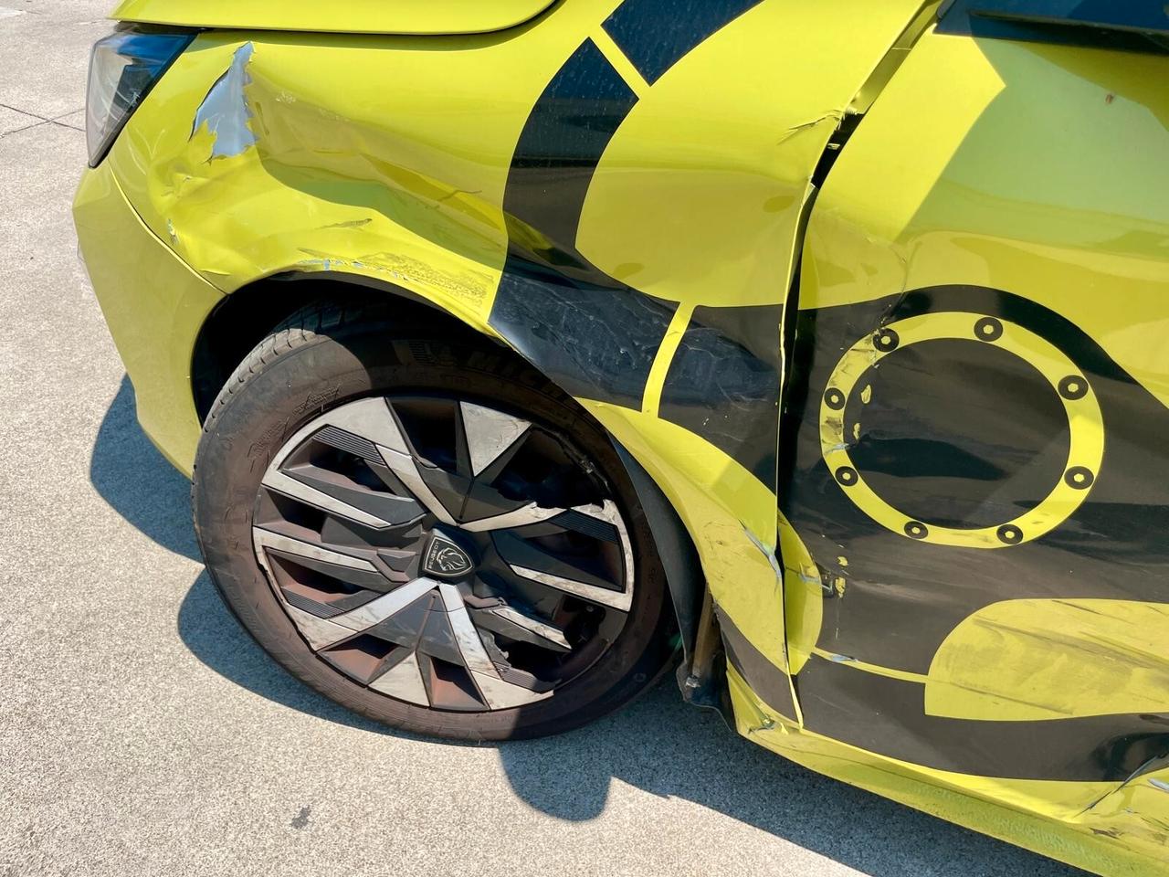 Peugeot 208 PureTech 100 Style **VEICOLO INCIDENTATO ** VA IN MOTO**