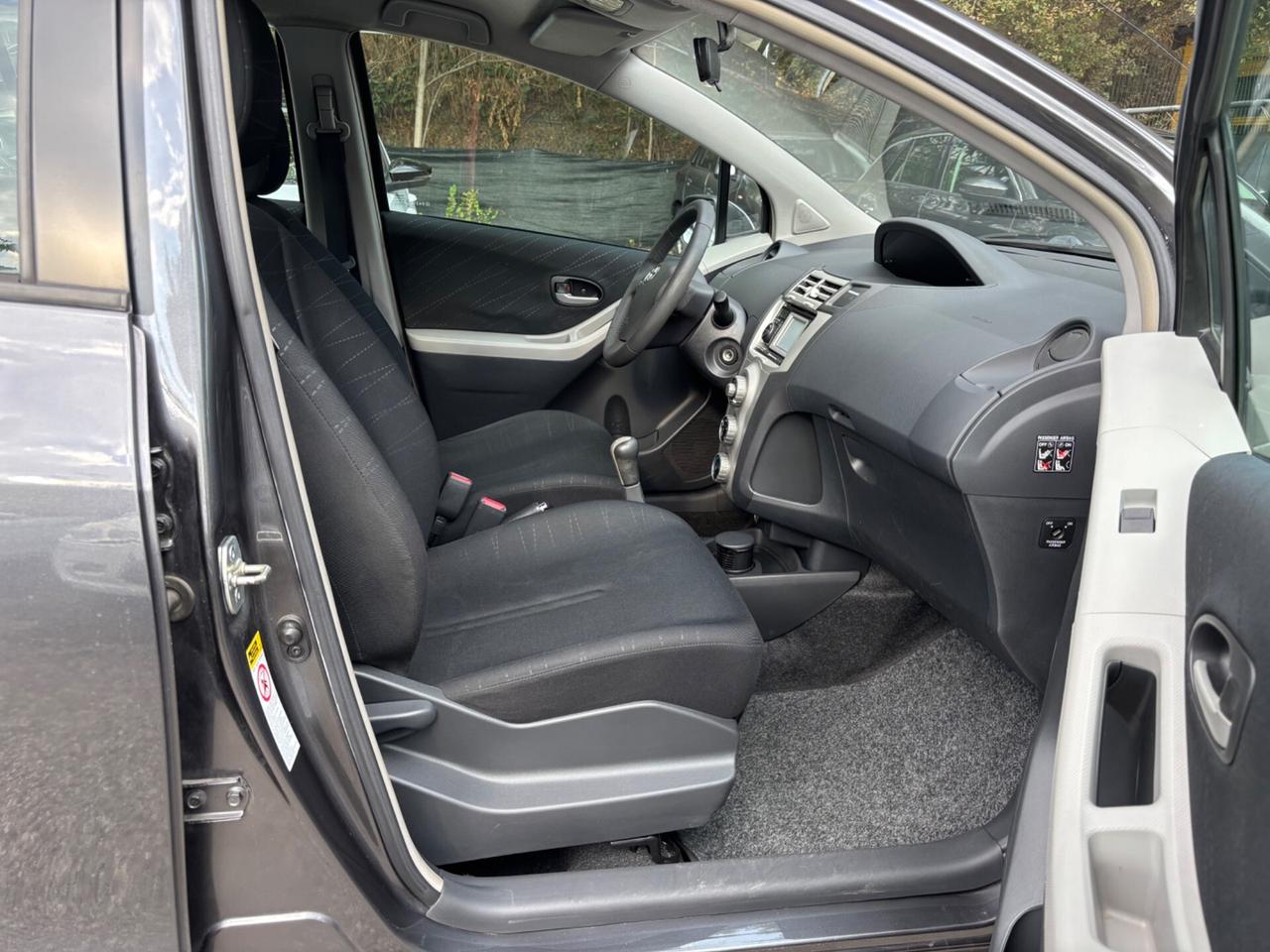 Toyota Yaris 1.3 5 porte Navi OK Neopatentati