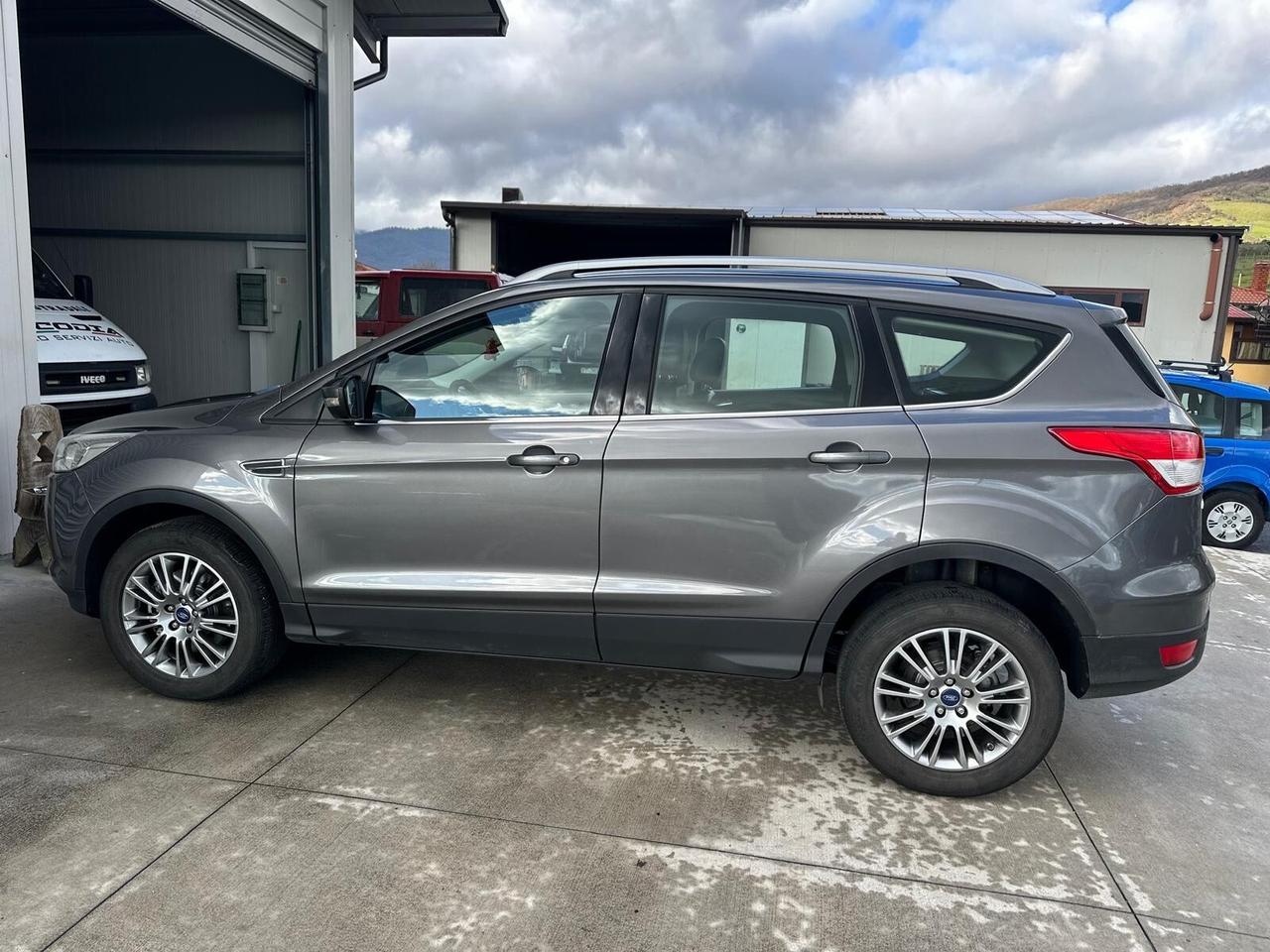 Ford Kuga 2.0 TDCI 140 CV 4WD Titanium