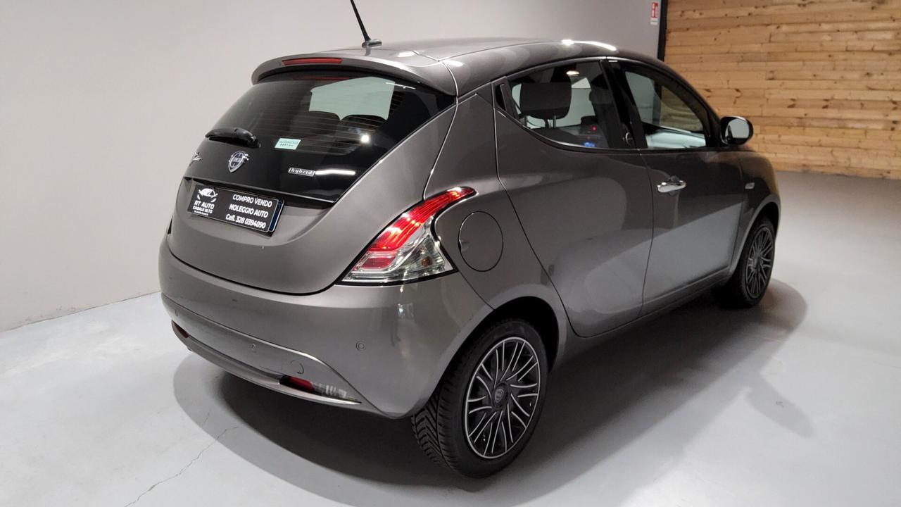 Lancia Ypsilon 1.0 FireFly 5 porte S&S Hybrid Ecochic Gold