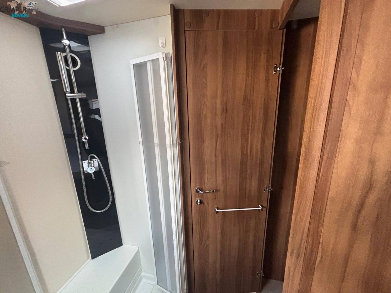 CI MAGIS 65 XT - Semintegrale con letto nautico ad altezza variabile ed ampio garage