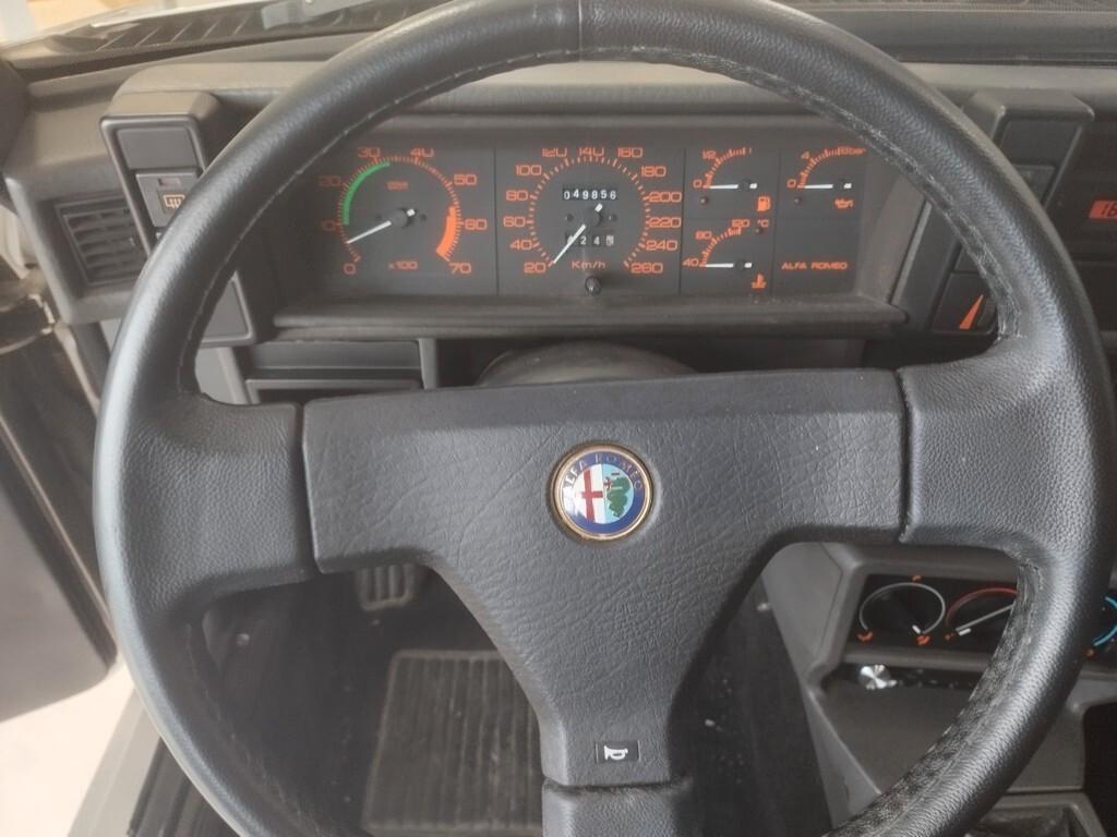 Alfa Romeo 75 3.0i V6 America