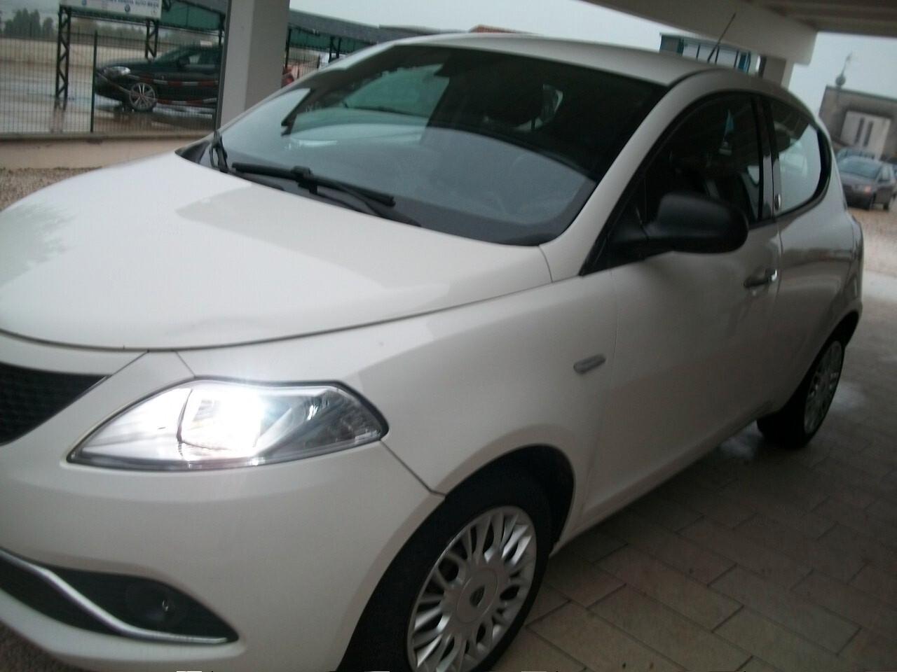 Lancia Ypsilon 1.2 69 CV 5 porte GPL Ecochic Gold DEL 2017 UNICO PROPRIETARIO MONTATO DALLAFABRICA LANCIAGARANZIA UN ANNO