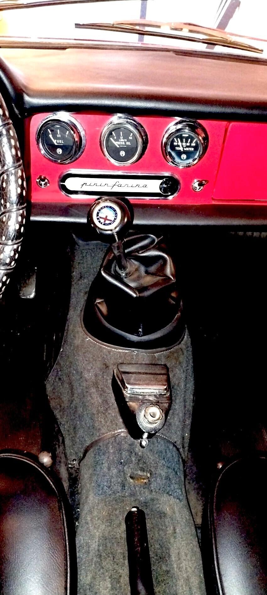 Alfa Romeo Spider 1600 OSSO DI SEPPIA