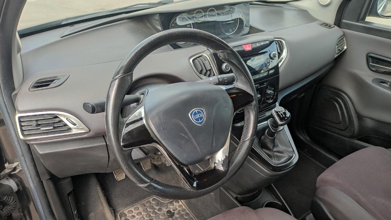 Lancia Ypsilon 1.2 5 p. GPL Ecochic NEOPATENTATI - 2013