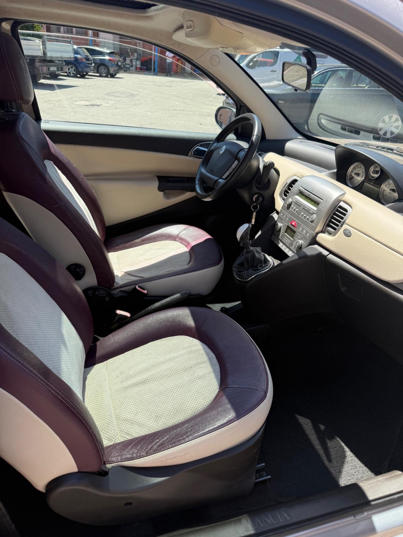 Lancia Ypsilon 1.4 Argento
