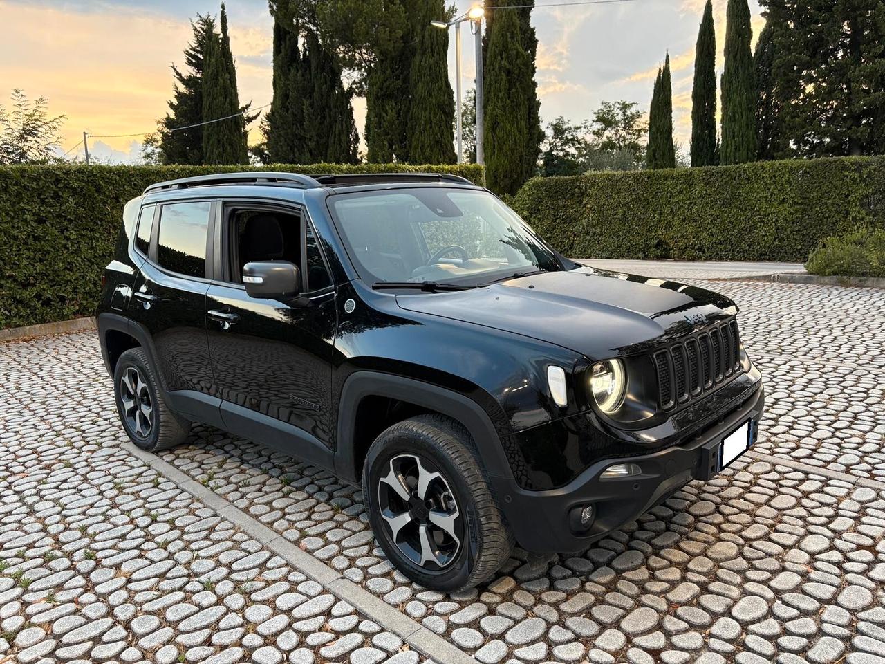 J Renegade 1.3Hyb. 4xe L-Lock Trailh 240 P-In 2021