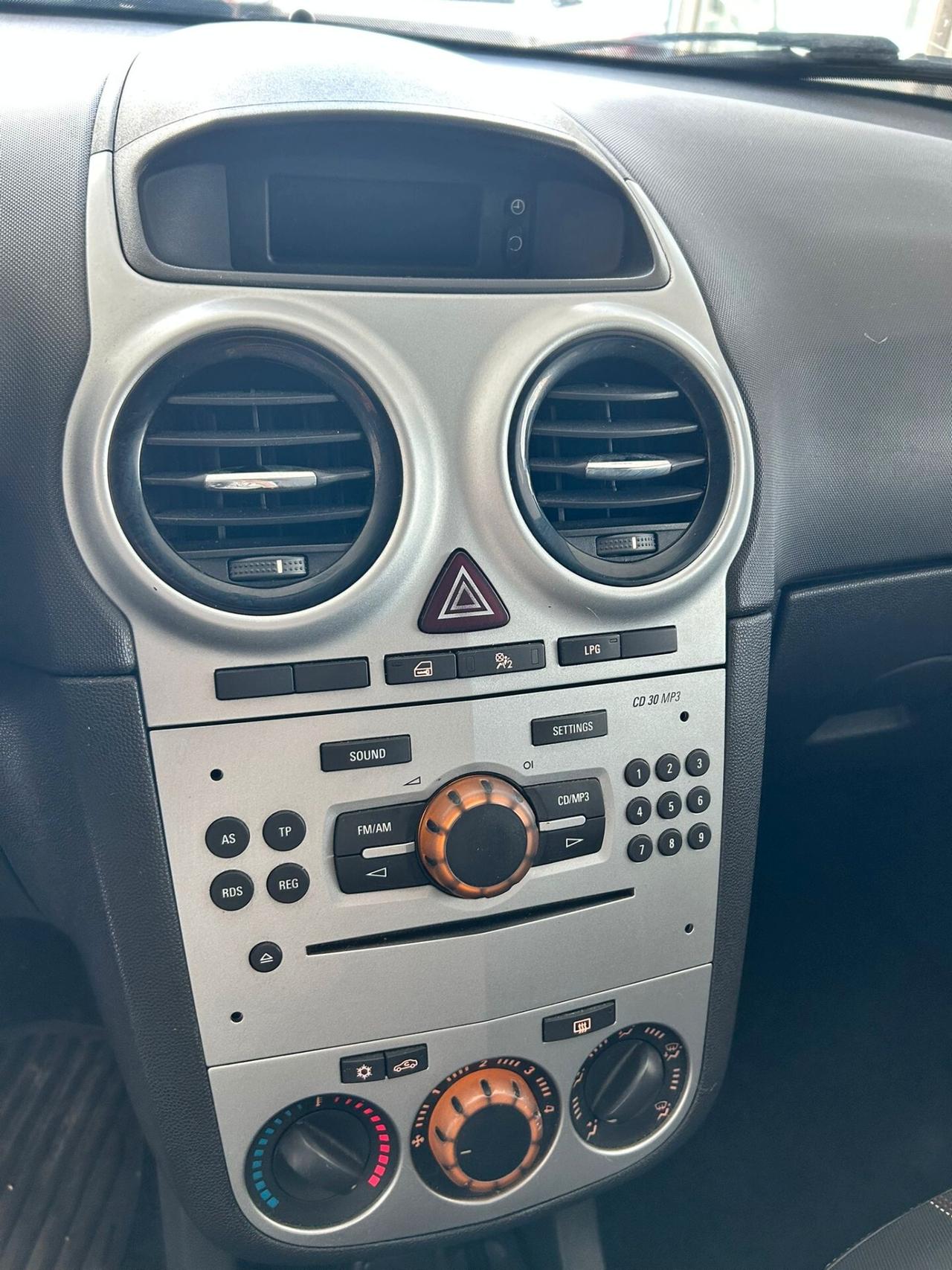 Opel Corsa 1.2GPL X NEOPATENTATI 2012