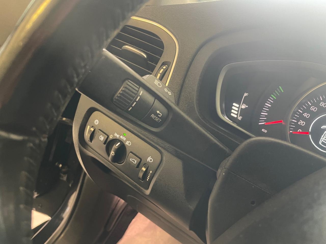 Volvo V40 D2 1.6 Momentum - Nessun vincolo -