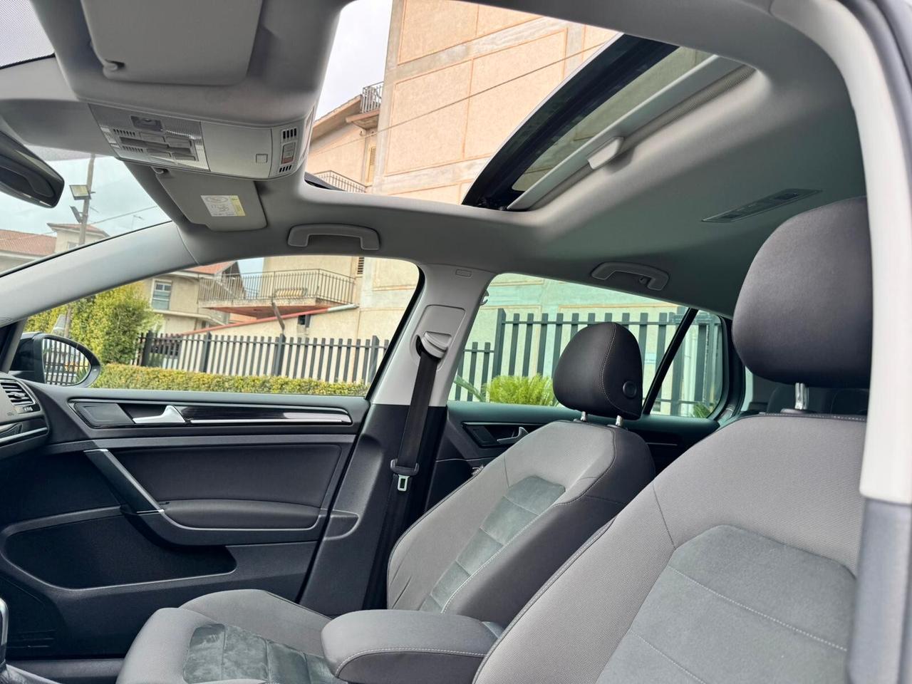 Volkswagen Golf 2.0 TDI DSG R line Executive BlueMotion Technology