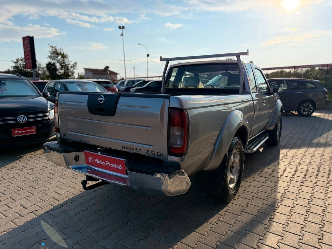 Nissan Navara King Cab 2.5 Diesel 2 porte con gancio di traino