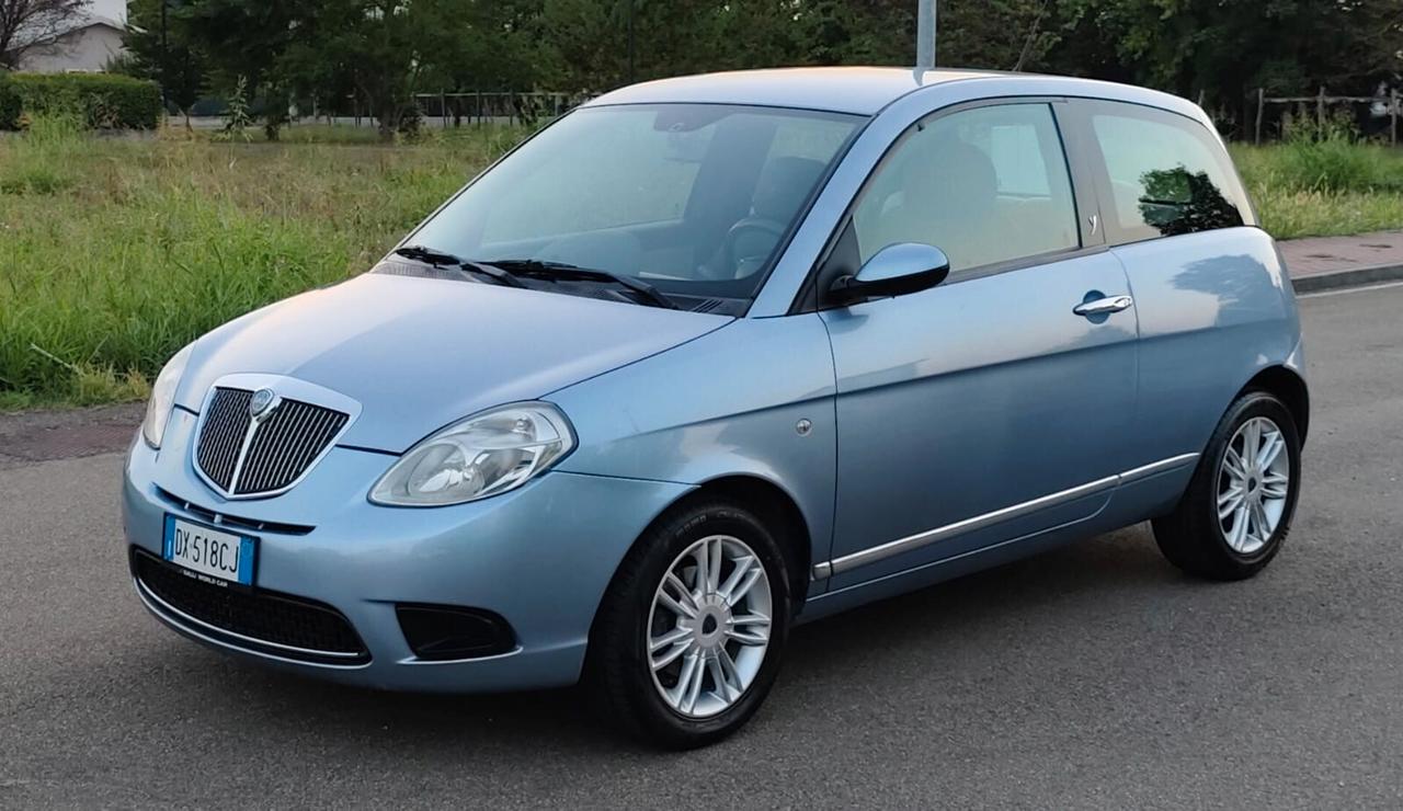 Lancia Ypsilon 1.3 MJT 90 CV Platino