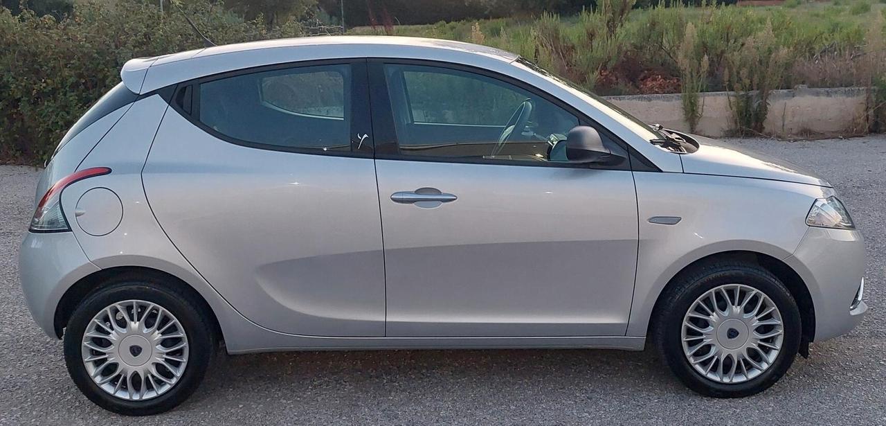 LANCIA YPSILON 1.2-UNICO PROPRIETARIO-NEOPATENTATI