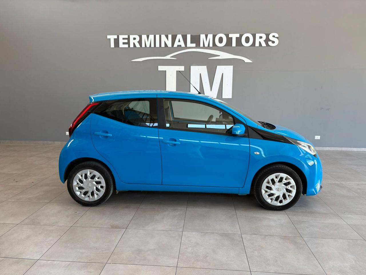 Toyota Aygo Connect 1.0 VVT-i 72 CV 5 porte x-play