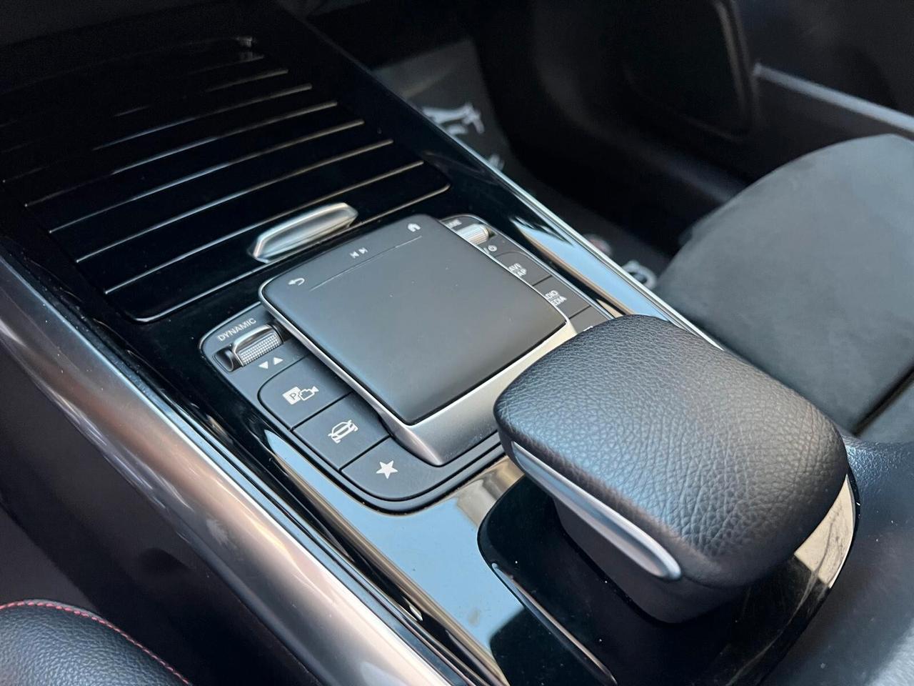 MERCEDES-BENZ GLA 200D PREMIUM 2.0 150CV PELLE NAVI CAM ANNO 2021