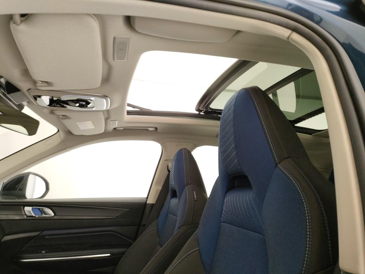 Lynk & Co 01 1.5 td phev auto