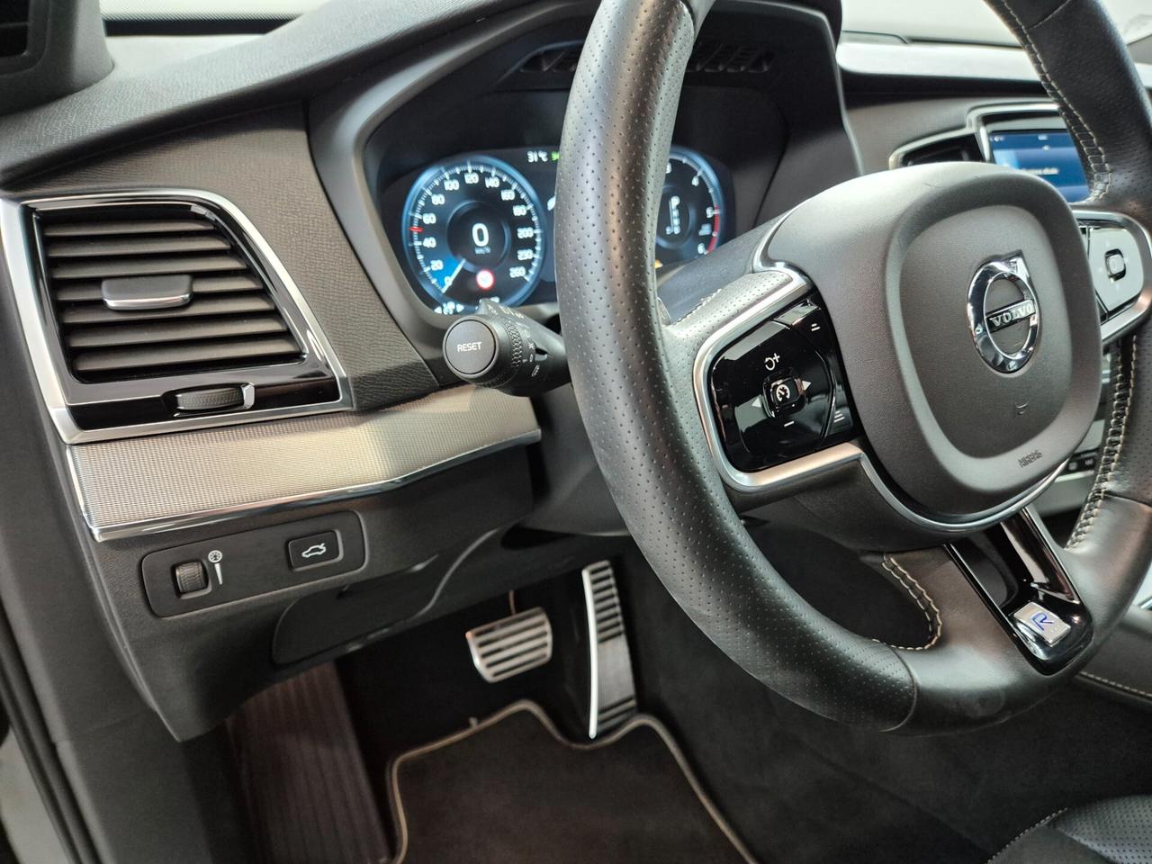 Volvo XC 90 R-DESIGN 7 POSTI