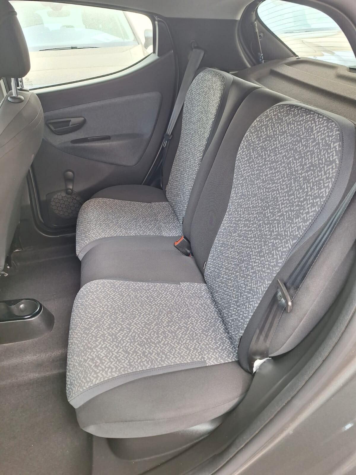 Lancia Ypsilon 1.0 FireFly S&S Hybrid Silver 2023