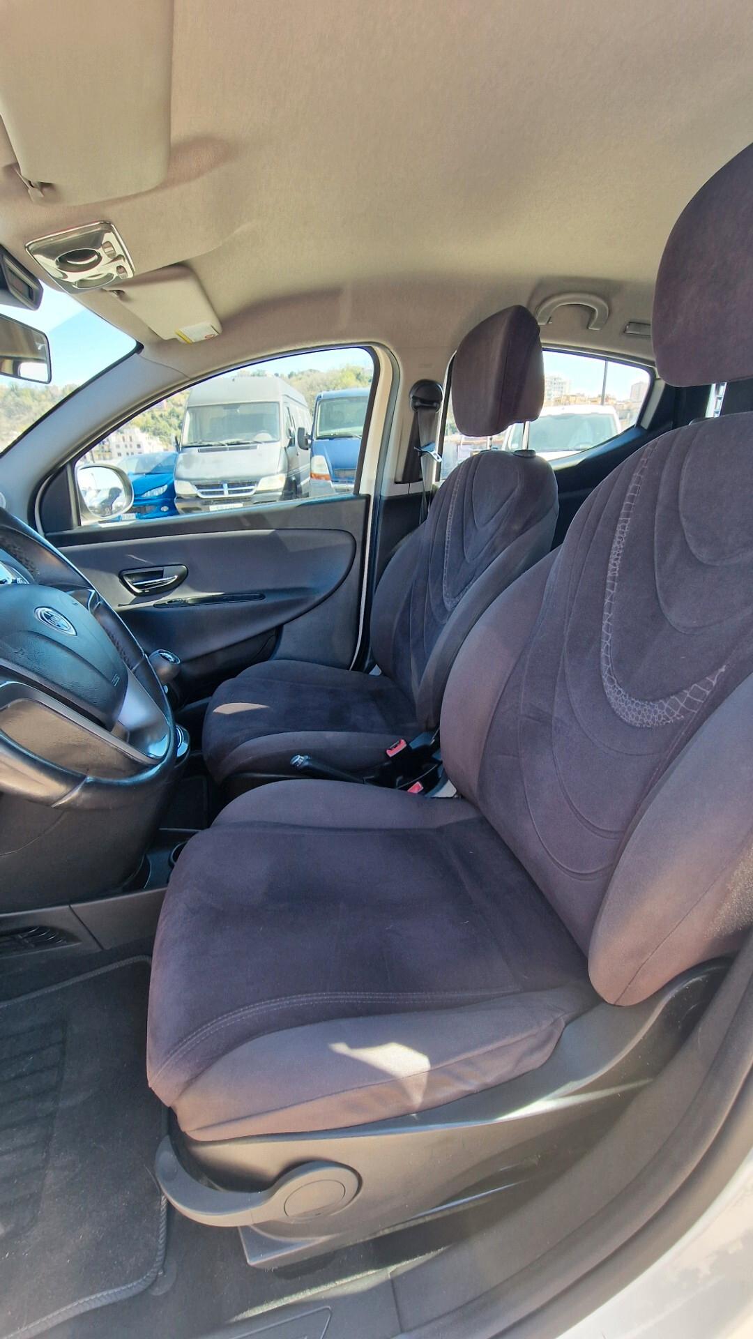 Lancia Ypsilon 1.2 69 CV Argento