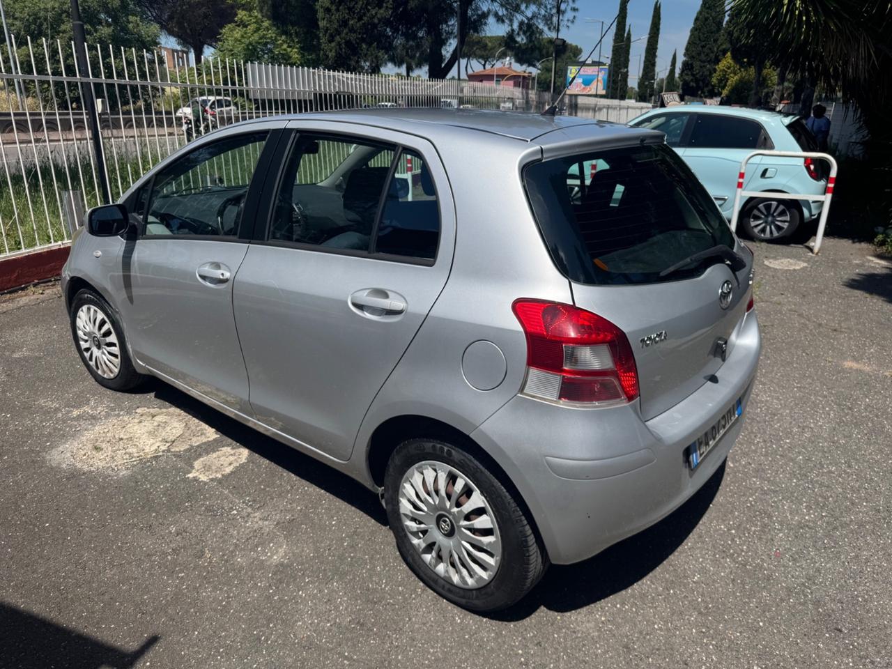 Toyota Yaris 1.3 BENZINA - POCHI KM - 2010