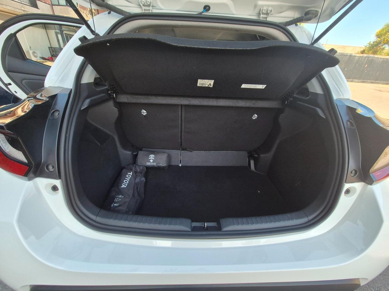 Toyota Yaris 1.5 Hybrid iva esposta inclusa 2021