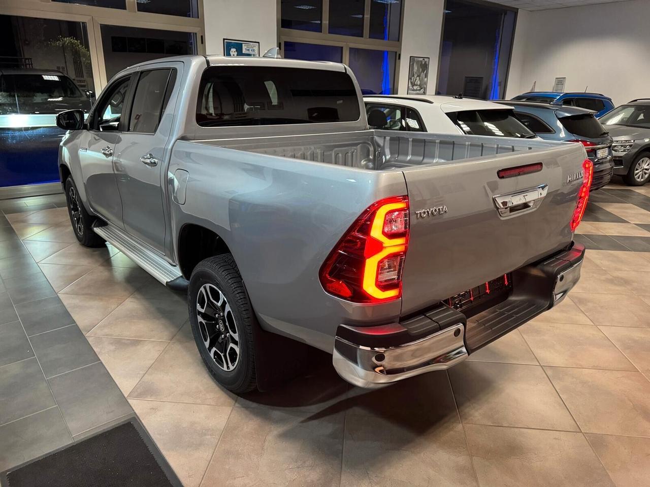 Toyota Hilux 2.8 D-4D 4WD 4 porte DoubleCab Lounge NUOVA
