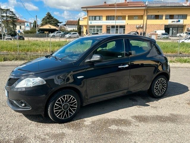 Lancia Ypsilon 1.2 Gold neopatentati 5 posti