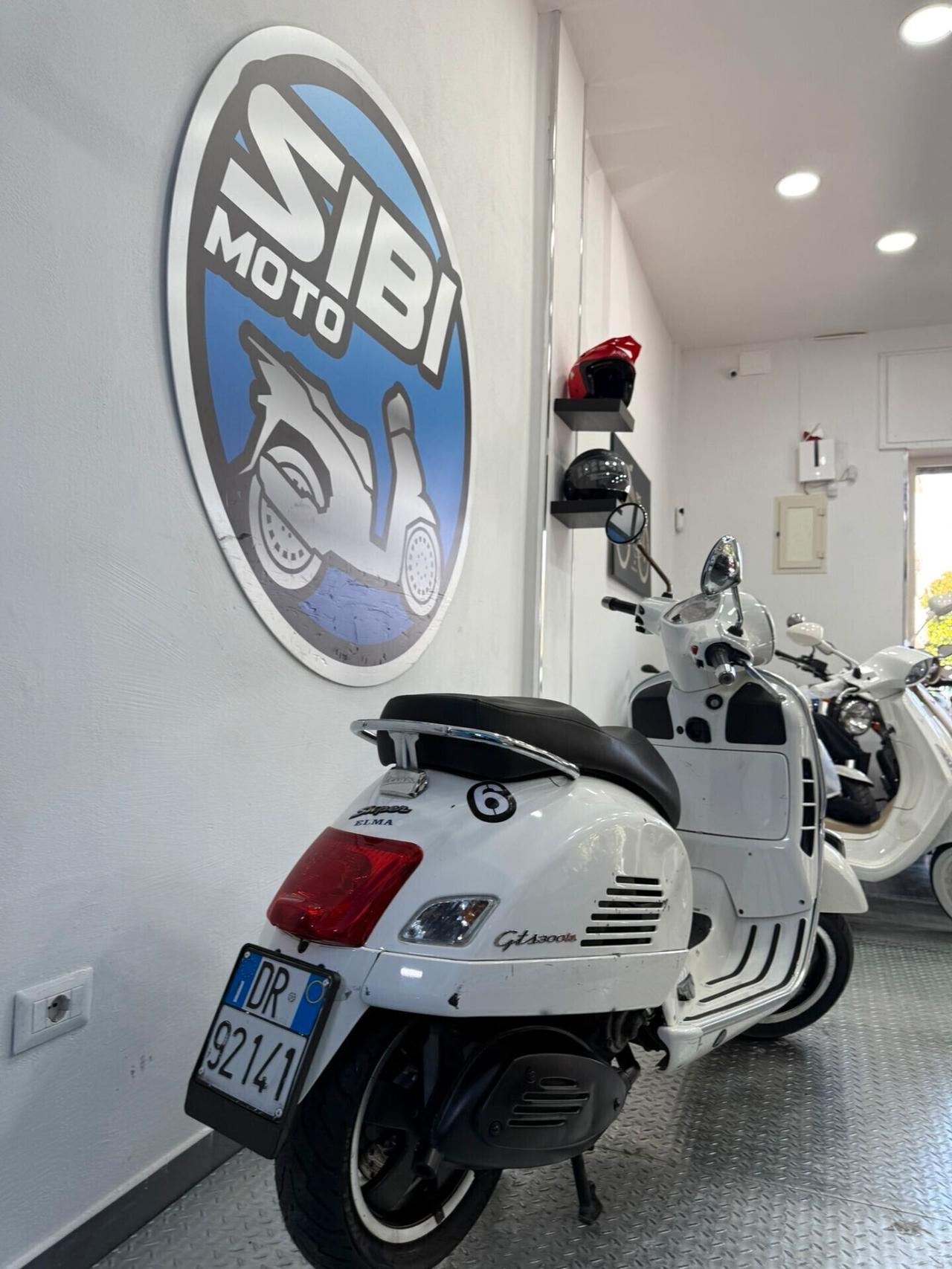 PIAGGIO VESPA GTS 300 SUPER SPORT