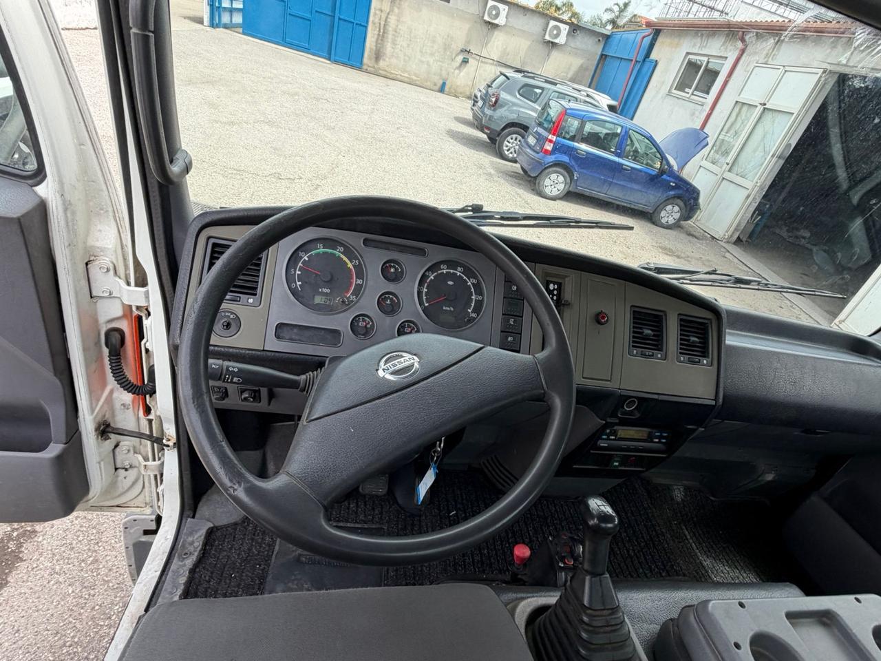 Nissan atleon 9516 6.0 cc cassa/rib con gru-2005