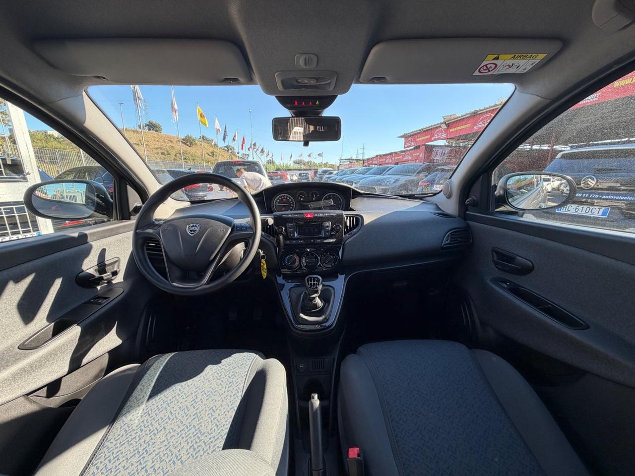 Lancia Ypsilon 1.0 FireFly 5 porte S&S Hybrid Ecochic Silver