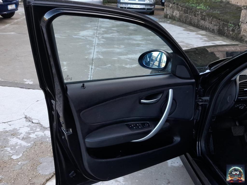 BMW Serie 1 120d 5 porte Futura DPF