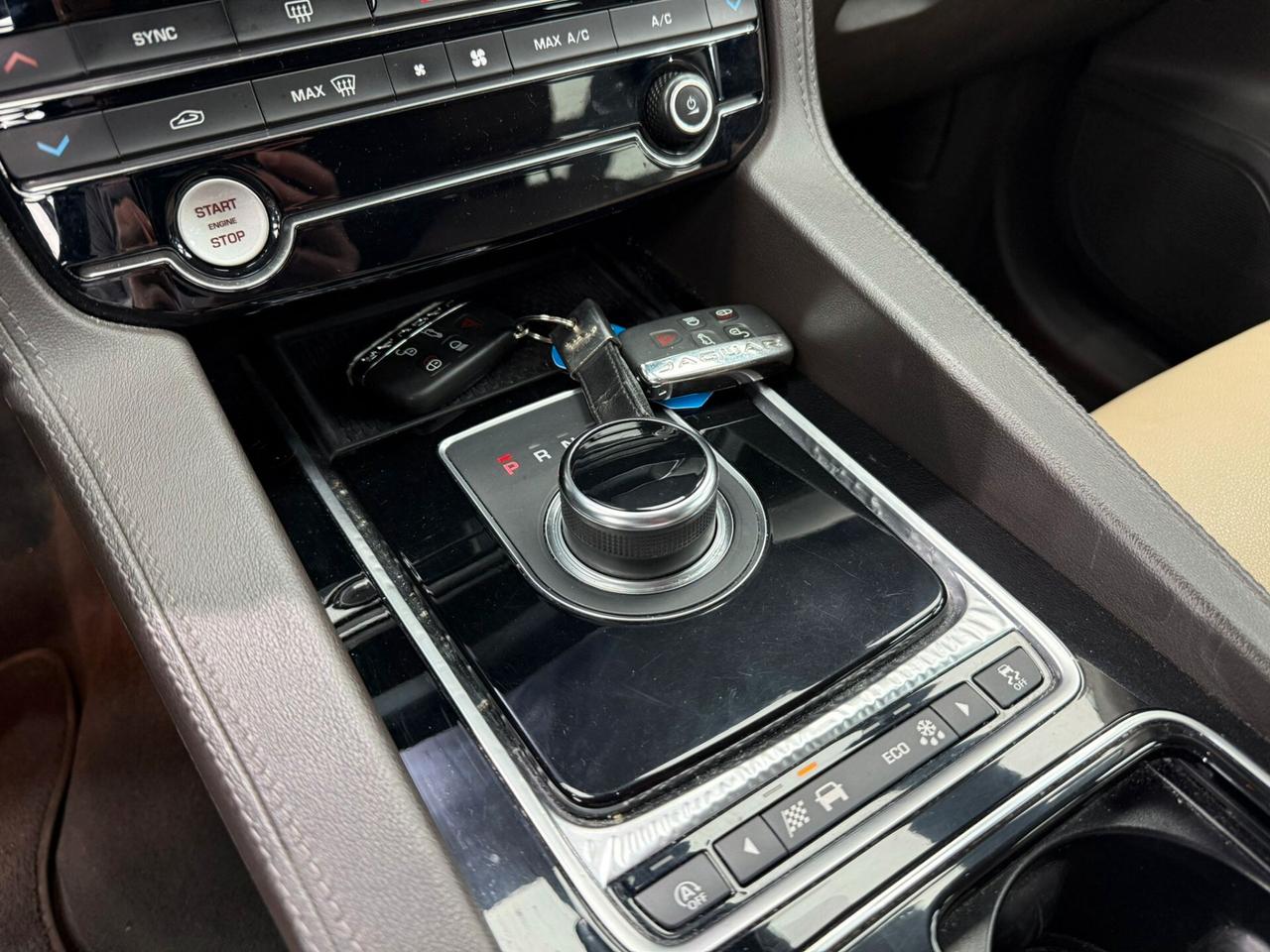 Jaguar F-Pace 2.0 D 240 CV AWD aut. Chequered Flag (140)