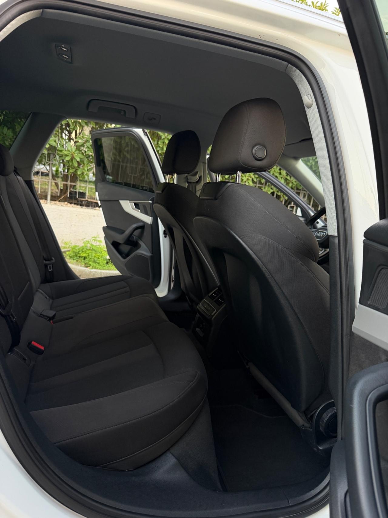 Audi A4 Avant Mild-Hybrid 35 TDI/163 CV S-line Edition