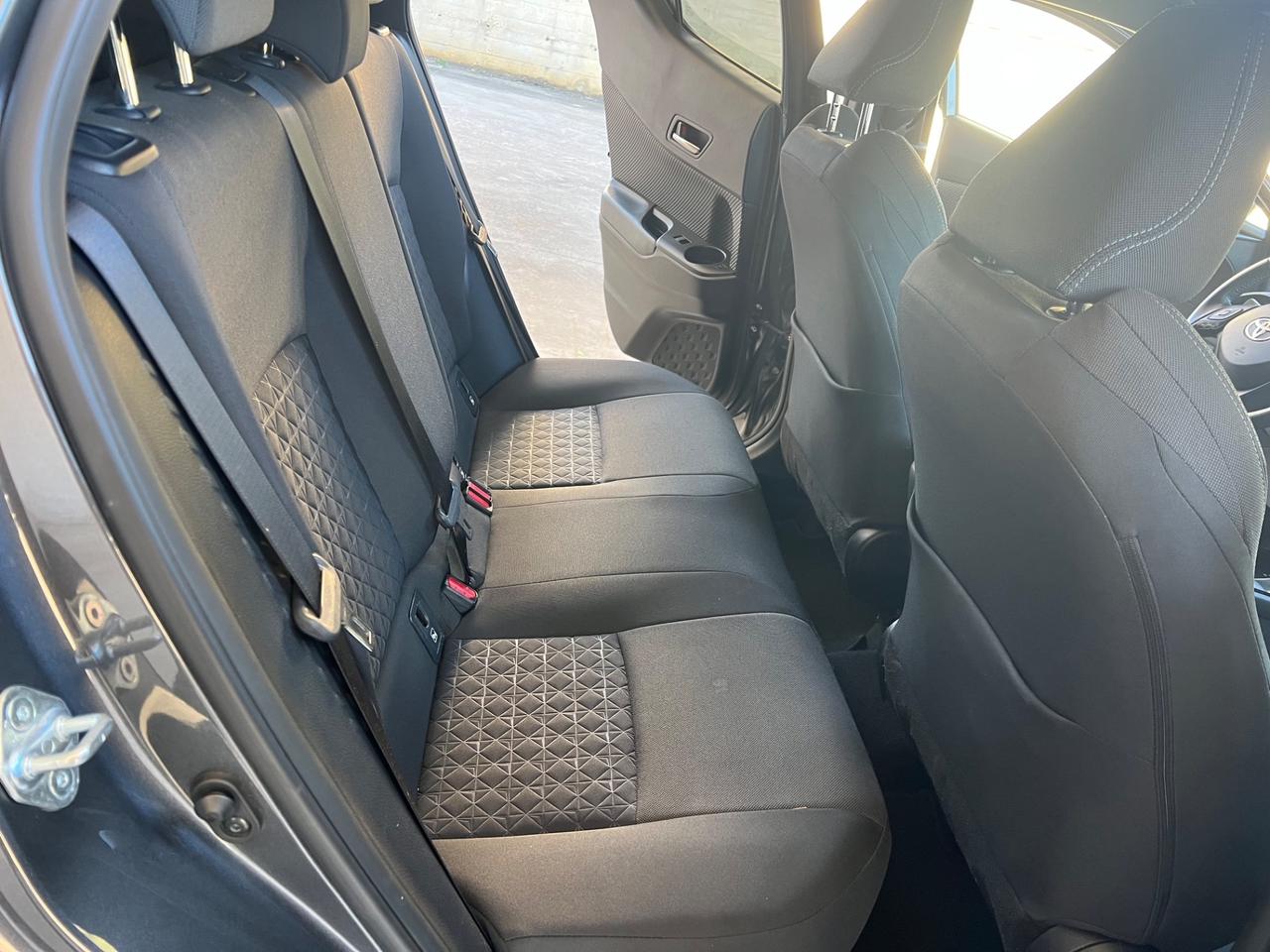 Toyota C-HR 1.8 Hybrid E-CVT Business