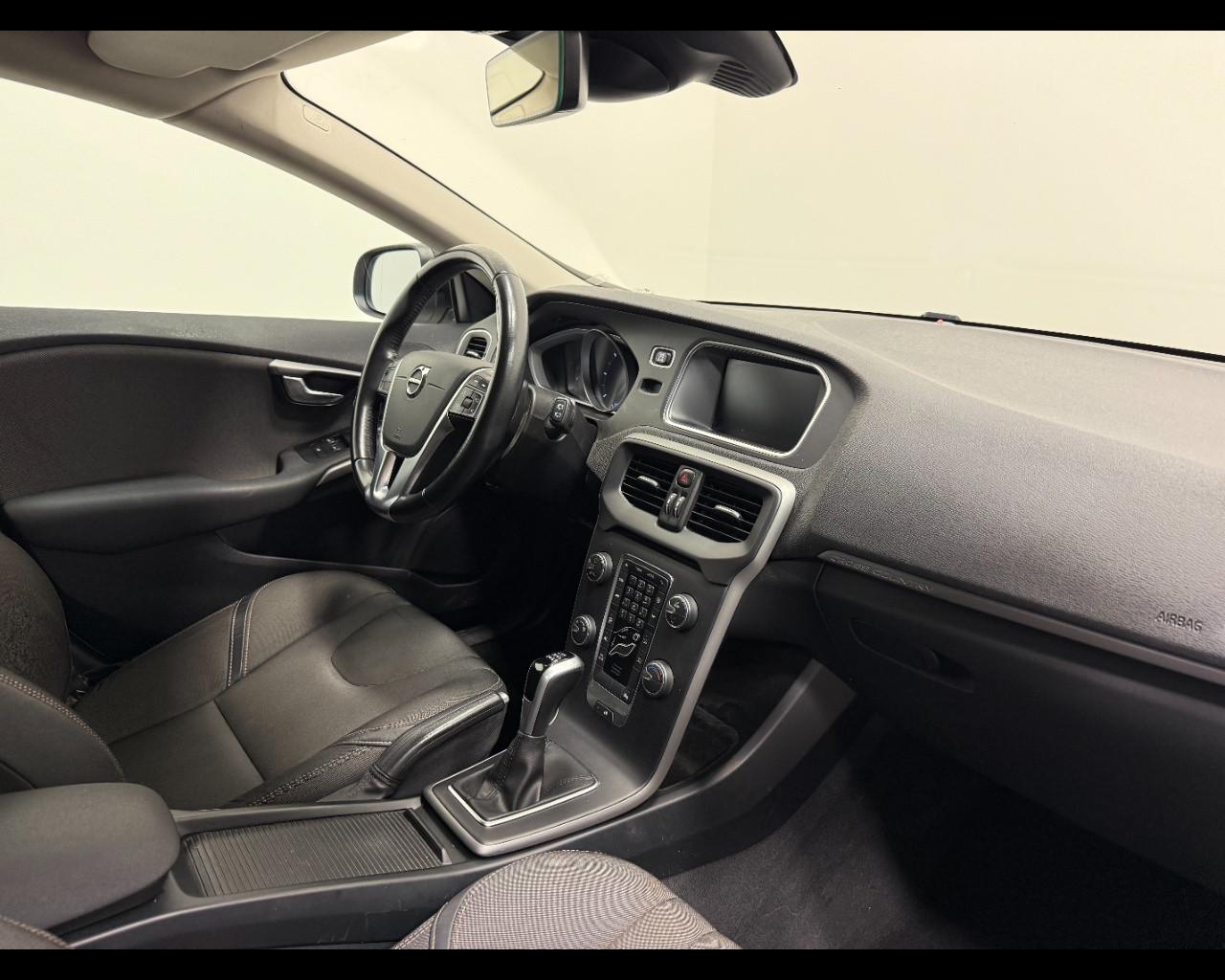 VOLVO V 40 2.0 D2 CROSS COUNTRY BUSINESS MY 17
