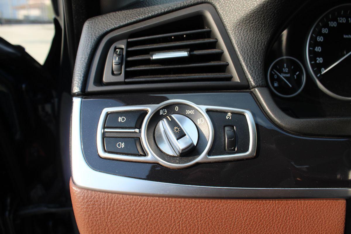 BMW - Serie 5 Touring - 520d Futura