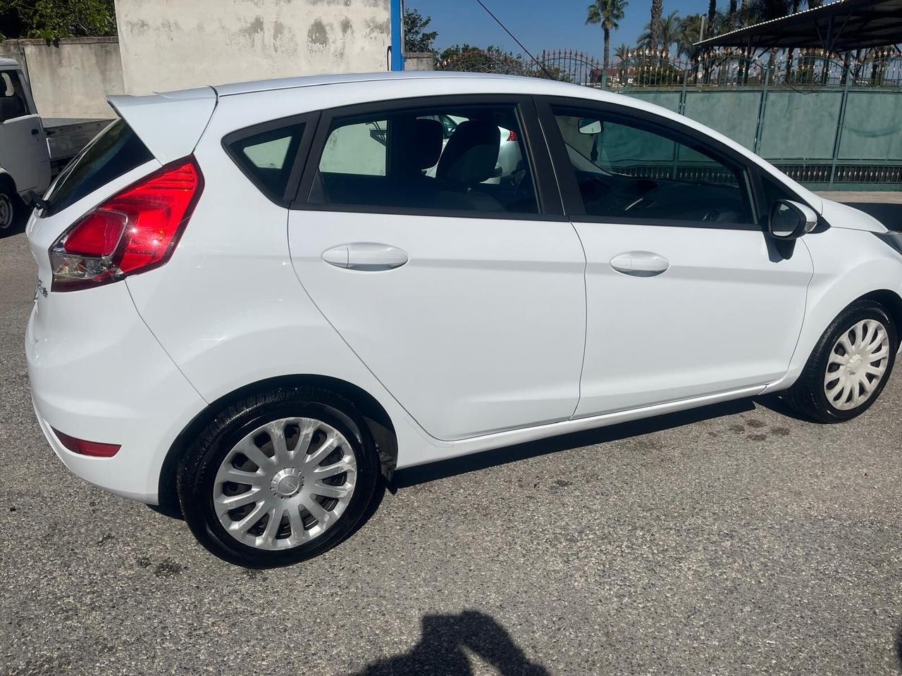 Ford fiesta 1.5 tdci-5 P-full/opt-2013